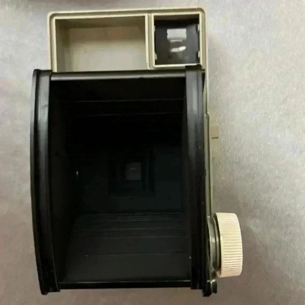 Kodak Brownie Vecta Camera - Picture 8 of 9
